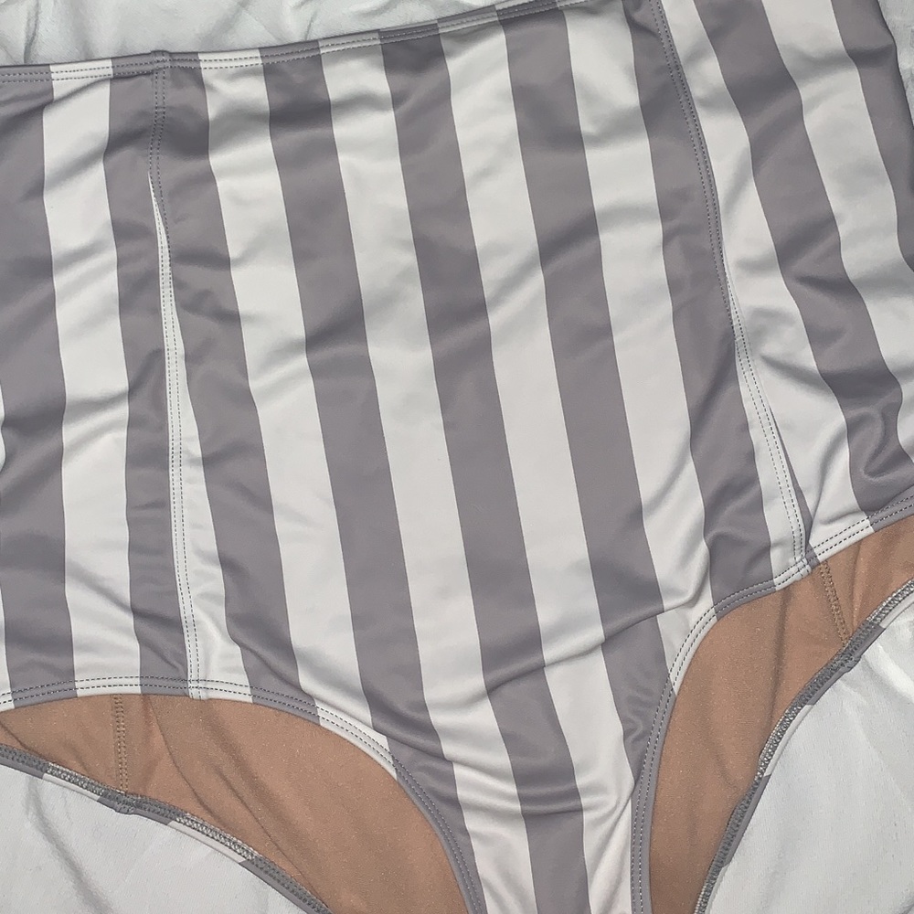 Kortni Jeane XL Gray Stripe Bottoms